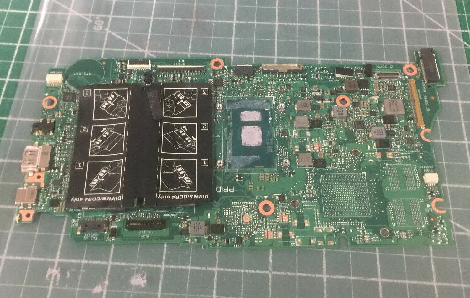 Main Dell Vostro 5471