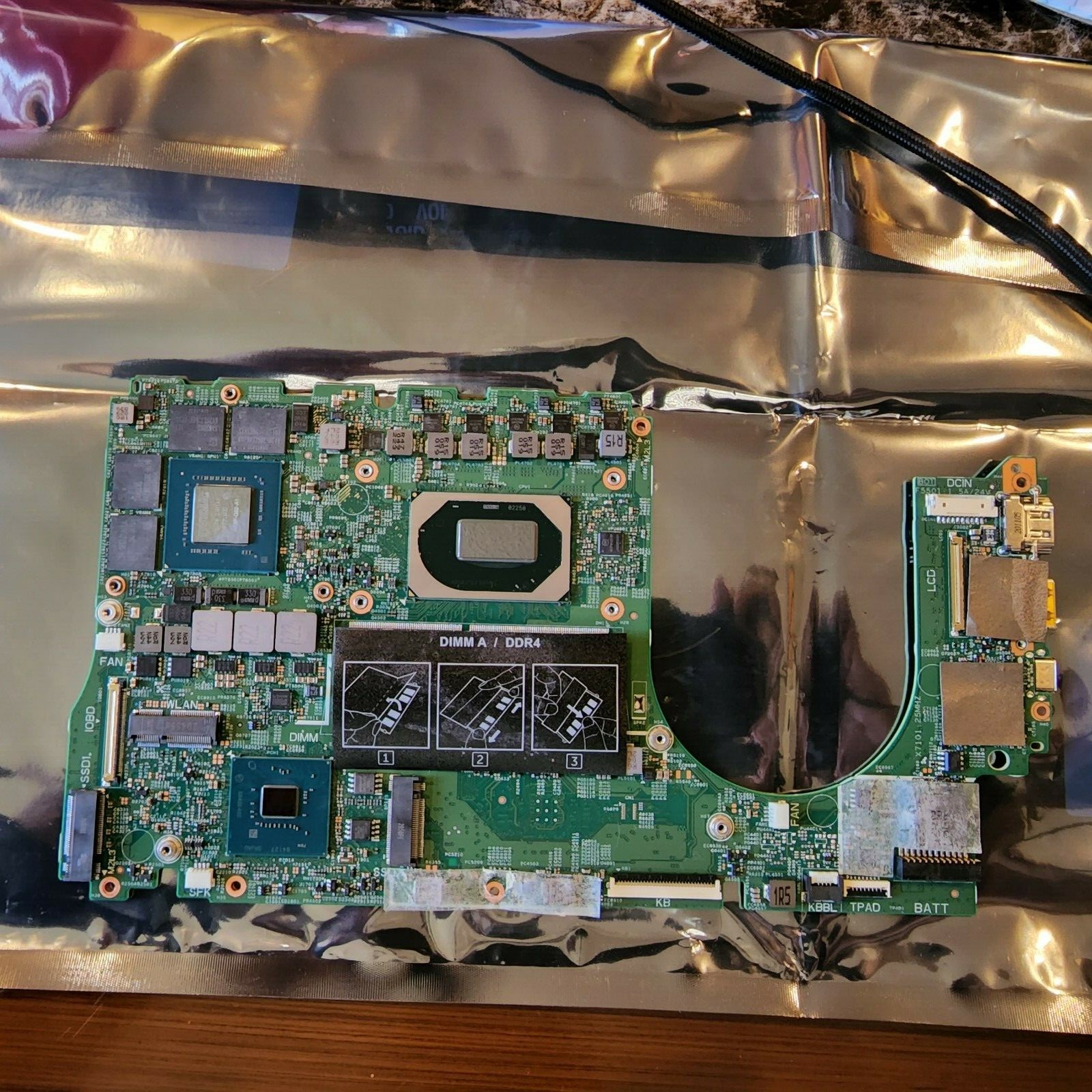 Main Dell Vostro 7500